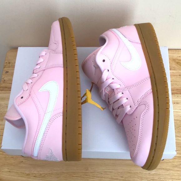💖💖NIKE AIR JORDAN 1 LOW SNEAKERS💖💖 - Picture 5 of 9